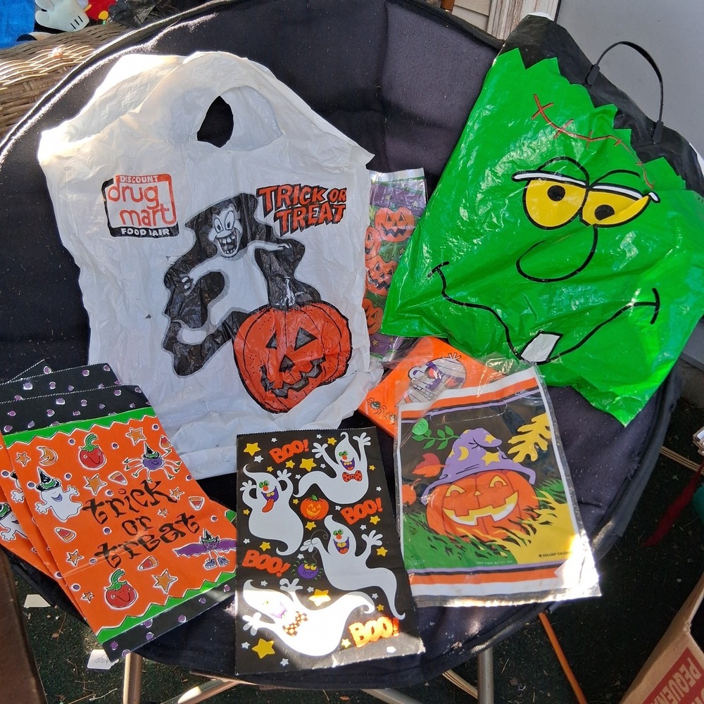 Vintage 80s 90s Halloween Ephemera Lot Treat Bags Napkins Cool Graphics JOL
